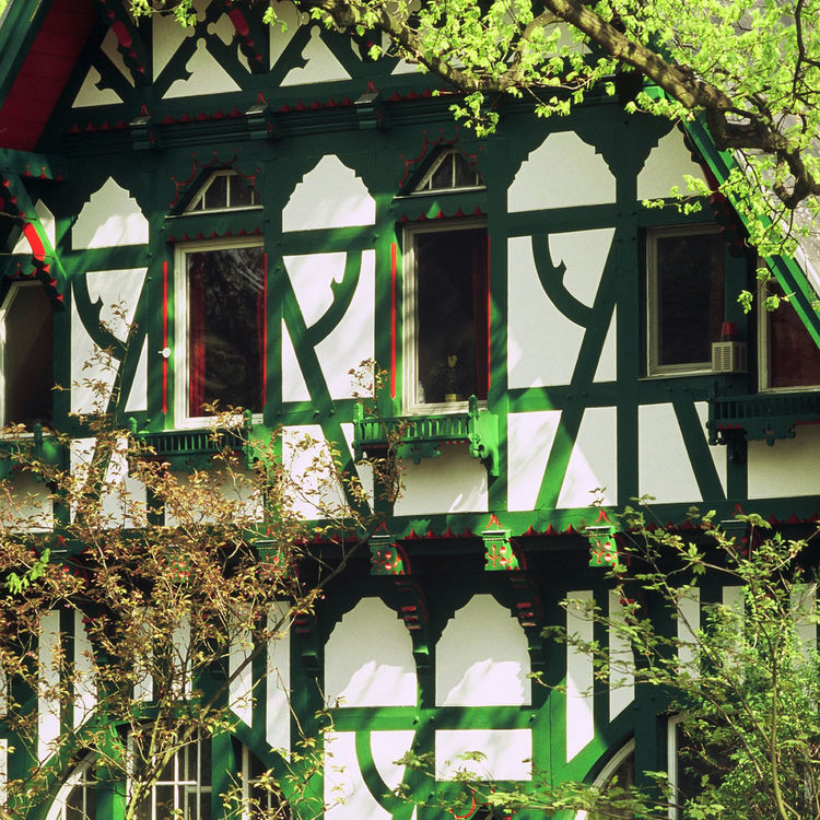 Am Ufer des Wannsees gelegen: die Langenscheidt-Villa, die Schritt für Schritt saniert wird (Foto © Caparol Farben Lacke Bautenschutz GmbH)