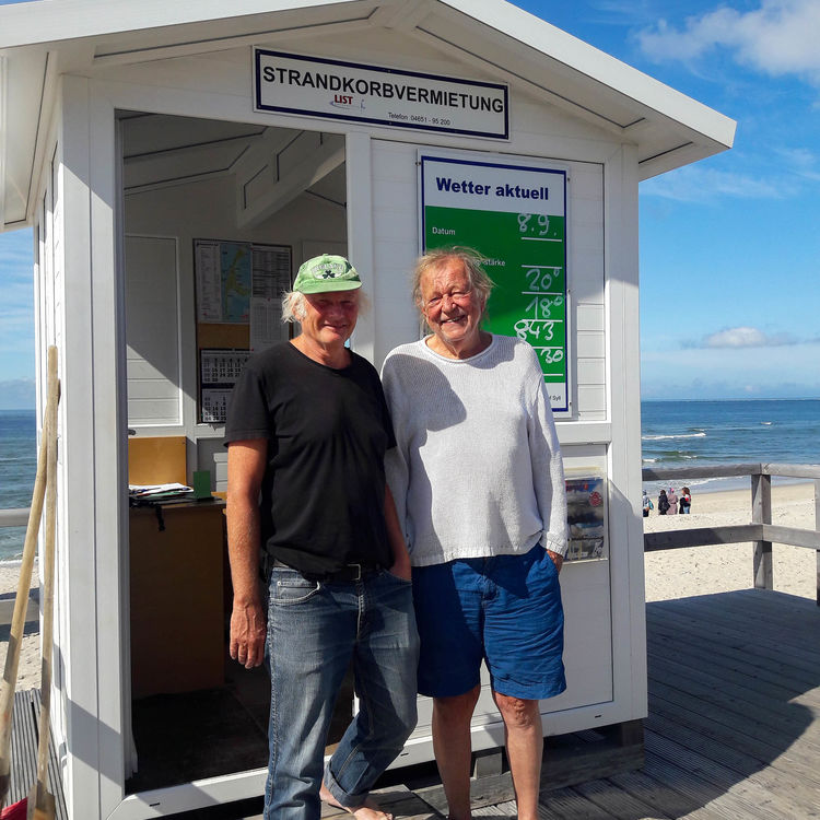 Vor Helmuts Strandhütte - 8. September 2019 / Foto: Katrin Richter